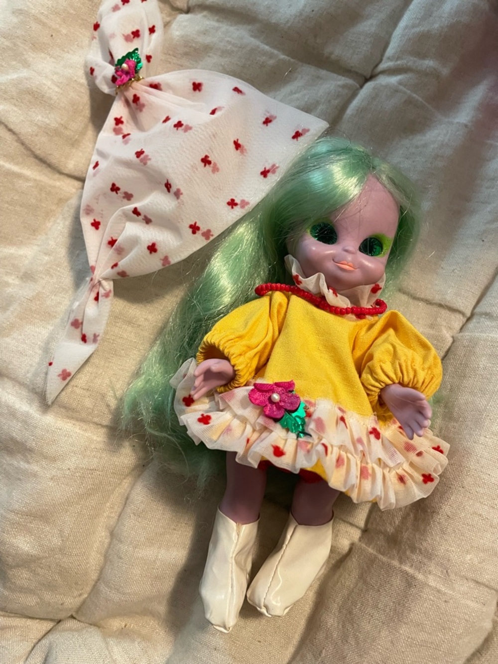 Vintage 1972 Emerald the Enchanted With Doll and clothing lot - Picture 9 of 16